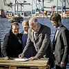 Liv Monica Stubholt, styreleder Fortum Oslo Varme, Marthe Scharning Lund, byråd for næring og eierskap, Oslo kommune, Roger Schjerva, styreleder Oslo Havn, og Eirik F Tandberg, adm. dir. Fortum Oslo Varme signerte avtalen mandag. Foto: Fortum Oslo Varme / Nyebilder