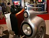 De eksklusive Nautilus-høyttalerne fra Bowers & Wilkins har et særpreget utseende.
