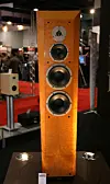 Mange foretrekker høyttalere i trefinish, som her fra Dynaudio.