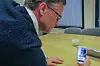 11 grader: Markedssjef i sfty, Espen Schrøder, konstaterer at det er 11 grader på hytta som selvfølgelig er sikret med selskapets egen teknologi. Foto: ORV