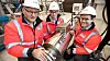 Magne Husebø, Remi Kippersund og Kjell Rune Toftevåg i Xsens viser frem XACT. Flowmålersystemet har fått den prestisjetunge Spotlight-prisen fra OTC.