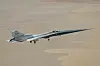 Nasas eksperimentelle X-59-fly under en testflyging.