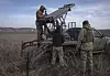 Ukraina har i lengre tid bedt vestlige allierte om artilleri, våpen og utstyr for å kunne hindre russiske soldater i å rykke fram. Foto: Foto