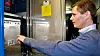 Den aller første serien av nyutviklede brytere til det helintegrerte batterihybridsystemet er installert om bord i North Sea Giant. Her inspiserer rederiets tekniske sjef Henning Revne bryter med produksjonsnummer 2.
