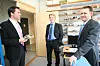 MIKROCHIPENDALES: Med mikrochiper er de tre Atmel-gründerne Vegard Wollan (fra venstre), Gaute Myklebust og Alf-Egil Bogen i ferd med å erobre verden. Hver dag spytter fabrikker rundt om i verden ut en million mikrochiper som er utviklet i Trondheim.