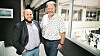 Gard L. Michalsen (t.v.) i Medier24 og Jan M. Moberg i TU Media undertegnet fredag en avtale som sikrer TU en eierandel i medienettstedet.