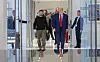 Ukrainas president Volodomyr Zelenskyj og USAs president Donald Trump skal forhandle om tilgang til landets mineraler. Her fra et møte mellom de to i Trump Tower i New York i september i fjor.