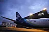 En Alaska Airlines Boeing 737 Max 9 venter på inspeksjon ved flyselskapets hangar på Seattle-Tacoma internasjonale lufthavn. Bildet er fra 10. januar.