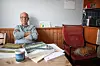 Tormod Dyken, tidligere sjefingeniør i Vegvesenet, bekrefter uenigheten om trebruer i Vegvesenet. Bildet er tatt hjemme hos Dyken. Foto: Mari Gisvold Solberg