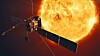 Illustrasjon fra ESA hvor Solar Orbiter beveger seg foran solen.