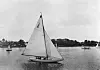 'Ambition' fotografert i 1918. Som man ser var regattabåten opprinnelig uten kahytt. Foto: Ukjent
