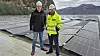 Daglig leder Idar Heskestad og prosjektleder Håkon Hansen i Norsk Spennbetong på taket med 2900 øst- og vestvendte solcellepaneler.