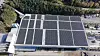 Fabrikktaket er 8000 kvadratmeter og nærmest tapetsert av solceller. Foto: Norsk Spennbetong