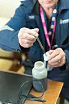 Inspektørene Odd Rune Isaksen og Bengt Hess-Hagen foretar en Port State Control på oljetankeren MINERVA ALICE. Det ble blant annet foretatt test av svovel i drivstoffet. Foto: Torbein Kvil Gamst