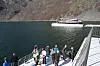Future of the Fjords har lydløst tatt igjen storesøster Vision of the Fjords, som går i 13-14 knop ut Geirangerfjorden med dieselmotorer. Foto: Tore Stensvold