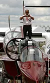 FOTOGENE FLY: Her en Alenia Aermacchi M346 under Farnborough International Air Show 2008 i England.