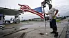 Orkanene som i år har feid inn over USA og Karibia, har ført til store kostnader for forsikringsselskap. Her var Dustin Amos ute og så på skadene etter orkanen Laura i Lake Charles 27. august.