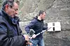 Jean luc Garciaz og Arnaud Therasse fra det franske firmaet LERM skanner Akershus festning med en georadar.