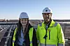 Solcellespesialistens prosjekterende prosjektleder Siri Øvrewall og prosjektleder for Coop Energi Lars Anders Røen. Foto: TUM Studio