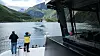 Turistene nyter naturen i stillhet under elektrisk seilas i 8 knop inn Nærøyfjorden til Gudvangen. Foto: Eirik Helland Urke