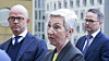 Lite bevegelse: NHOs administrerende direktør Ole Erik Almlid og LO-leder Peggy Hessen Følsvik har så langt ikke blitt enige. Her i forbindelse med meklingsstarten fredag. Riksmekler Mats Ruland til høyre.