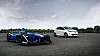Begge disse bilene er elbiler, og det er ventet at fremtidige gatebiler vil nyte godt av utviklingen som skjer på den elektriske motorsportfronten.