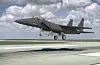 F-15 med Alasa-rakett og nyttelast under buken.