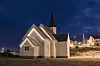 Træna kirke har fått et lyssettingsprogram. Foto: Bertine Tønseth
