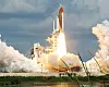 Oppskytingen av Discovery med syv besetningsmedlemmer. Mannskap: Eileen Collins (commander), Steve Robinson, Jim Kelly, Andy Thomas, Wendy Lawrence, Charlie Camarda, Soichi Noguchi.