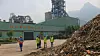 Avfallet i dette deponiet er samlet opp fra elven Yangtze i Kina og inneholder 12 prosent plast. Nå har Sintef vist land i Asia at ikke-gjenvinnbar plast fra overfylte søppeldynger kan bli en grønn gullgruve for lokal sementindustri.