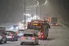 Snø førte til store problemer i trafikken på Østlandet mandag. Det er ventet mer snø tirsdag ettermiddag og kveld