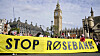 Det har vært voldsomme demonstrasjoner mot Rosebank-feltet. Her i London sentrum lørdag 30. september.