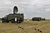 «Tirada» er et russisk, mobilt system for å blokkere satellittsignaler. Bildet er fra militærforumet Army-2020, som ble arrangert i Jekaterinburg i Russland i 2020. Det har trolig kapasitet til å jamme GPS-signaler, men det kan også være helt andre systemer som brukes.