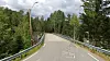 Brua er ikke lengre enn 20 meter eller så. En del laksefiskere bruker brua til å krysse elva i sesongen.