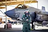 Norges første kvinnelige F-35 kampflyger, «Marte», ble ferdig utdannet i sommer. Hun er den tredje kvinnelige norske kampflypiloten. Minst én til er under utdanning. Foto: Onar Digernes Aase / Forsvaret