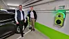 Kjetil Hulbach og Marcus Steinsvåg i APCAO Norge ved det nye ladeanlegget på Aker Brygge.
