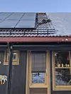 Systemet gjør det også mulig å sende varme fra borebrønnene ut på taket for å smelte snø og is på panelene. Foto: Solcellespesialisten