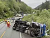 En person omkom da et vogntog veltet på E6 i Levanger i fjor.