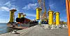 Equinor sitt havvindprosjekt Empire Wind har fått midlertidig forføyning i amerikansk rett. Bildet viser lasting av monopæler i Rotterdam, før utskiping til Empire Wind-feltet.
