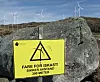 Vindkraftprodusentene er på lagt å varsle om faren for iskast, her et bilde fra Midtfjellet vindpark i Fitjar kommune. Foto: Jan Kåre Ness/NTB
