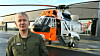 Major Fredrik Jomaas var en fersk fartøysjef da han hentet Sea King 329. Under den siste flyturen 25 år senere har flygeren blitt litt gråere i luggen og helikopteret litt mattere i lakken, men begge fortsatt toppfungerende.