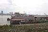 Ingeniørsoldatene har ordnet innkvarteringsmuligheter for militært og annet hjelpepersonell. MV Mississippi er fortøyd i Mississippi like ved Baton Rouge - delstatshovedstaden i Louisiana.