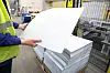Sluttprodukt: Slik ser de ut, de ferdige arkene med dissolving grade cellulose fra brukte jeans. Fabrikken i Kristinehamn har en produksjonskapasitet på 7000 tonn. Det er ikke nok til å møte etterspørselen, og Renewcell vil åpne flere fabrikker på verdensbasis de neste ti årene.