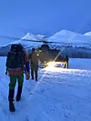 Rasfaren i Tamokdalen gjorde letearbeidet vanskelig og farlig. Alt mannskap ble fraktet inn og ut med helikopter. Foto: Snowvision
