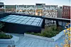 Grønne tak er svært effektive til å håndtere overvann, men gir mindre rom for solcelleanlegg og andre bruksområder. På Økern Portal i Oslo har de fått plass til litt av hvert.