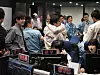 En direktesending fra kontrollrommet til Jaxa viser en nervøs gjeng som venter på signaler og bryter ut i applaus og jubel når de første dataene kommer inn. Foto: Isas/Jaxa/AP/NTB scanpix