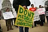 SOPA-PROTEST: Stor demonstrasjon ved City Hall i San Francisco når Kongressen diskuterer The Stop Online Piracy Act (SOPA). Hensikten med lovforslaget er å utvide muligheten for det amerikanske politiet og rettighetshavere å effektivt forhindre spredningen av opphavsrettslig materiale på internett. Tilhengerne av loven sier at dette ville fungere som beskyttelse av åndsverk. Motstandere av loven betrakter den som aktiv sensur som vil føre til Internett mister verdi.