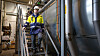 Denofa i Fredrikstad har elektrokjeler nok til å forsyne både seg selv og nabobedriftene med damp. Likevel må fabrikksjef Torgeir Hjertaker gå over til gass når nettselskapet ringer.