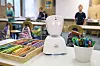 Roboten AV1 skal gjøre det mulig for syke barn å være til stede på skolen og andre sosiale sammenhenger. Roboten styres via en app og streamer lyd og bilde. Dette er No Isolations første produkt. Foto: Meek, Tore