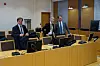 Tore Kvalvik, nestleder i investeringsavdelingen i Forsvarsmateriell (f.v), advokat Ola Nisja fra Wikborg Rein og advokat Ole Kristian Rigland fra Regjeringsadvokaten i retten. Foto: Roald Ramsdal